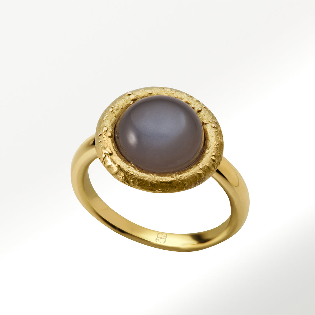 Anillo de la Colección Fusión de oro amarillo de 18 quilates con labradorita by Elena Carrera