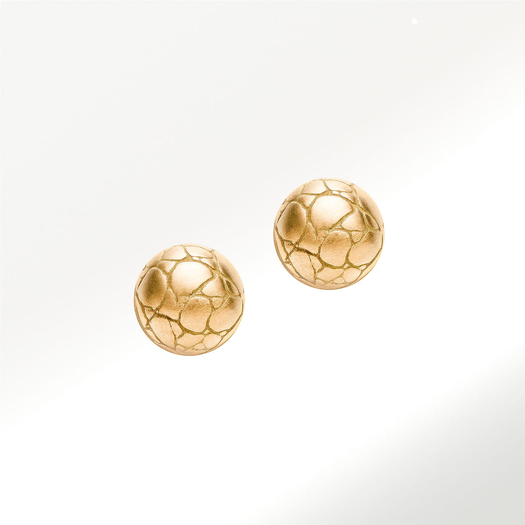 Pendientes Elena Carrera Texturas en oro de 18 quilates (750 milésimas) con un acabado coco tan característico de la marca inspirado en la naturaleza y un diámetro de 9 milímetros, perfecto para llevar a diario BY ELENA CARRERA