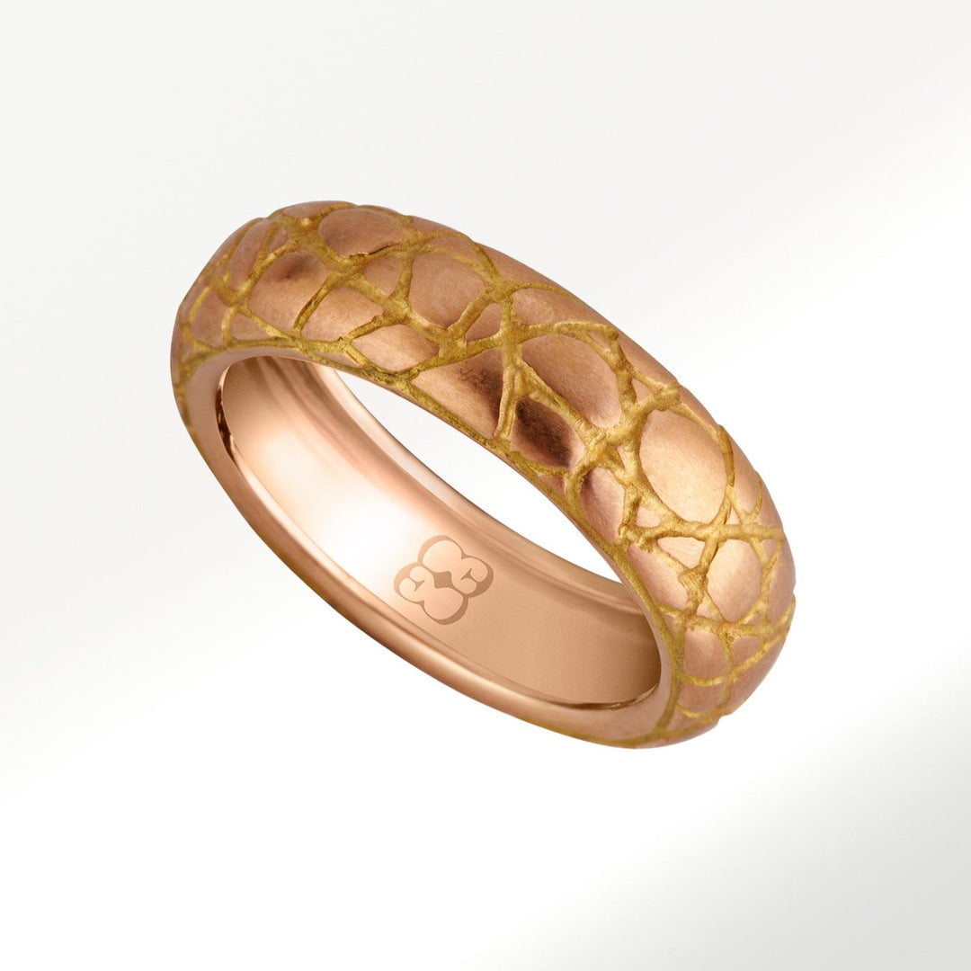 Anillo Colección Texturas de 8 mm de oro rosa y textura coco by Elena Carrera