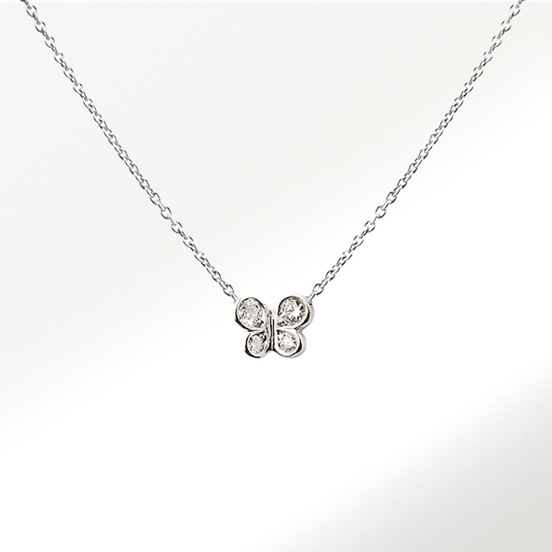 Collar mariposa mini de oro blanco de 18 quilates y diamantes by Elena Carrera