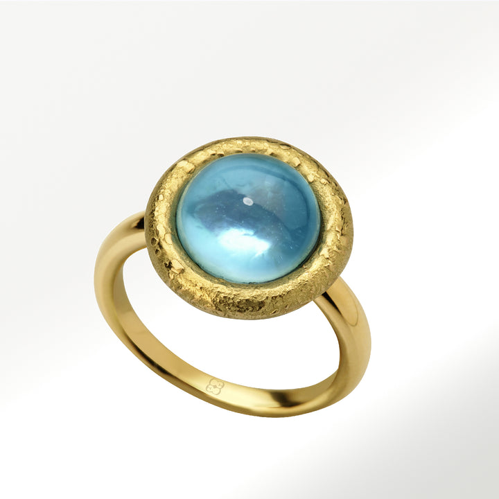 Anillo de la Colección Fusión de oro amarillo de 18 quilates con topacio azul by Elena Carrera