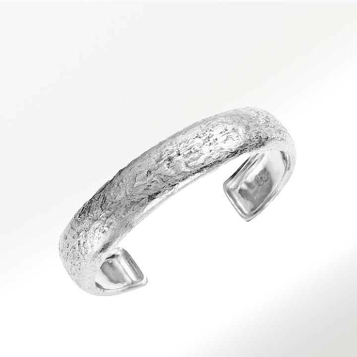 Brazalete de plata 1ª Ley, textura arena by Elena Carrera