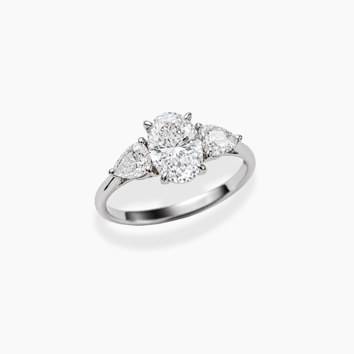 Aura Oval — Anillo de compromiso en oro blanco 18k con diamantes de laboratorio