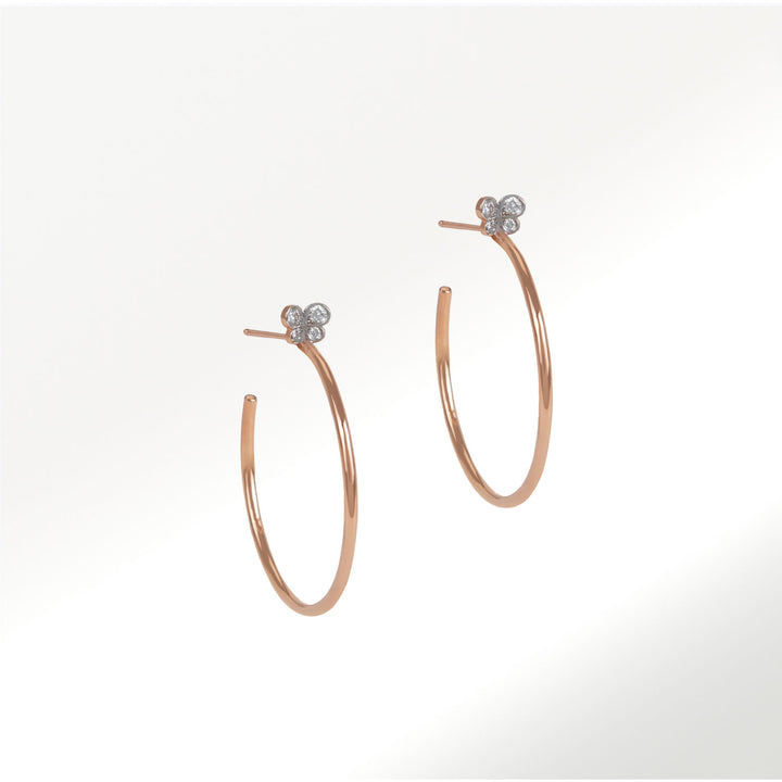 Pendientes 30 mm de la Colección Hoops de oro rosa de 18 quilates y mariposas de diamantes by Elena Carrera