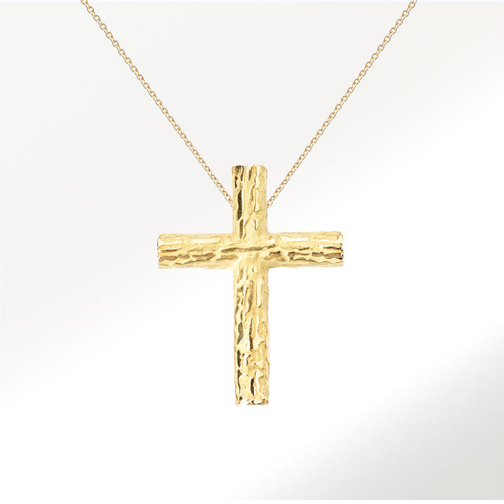 Cruz latina con una especial textura de madera realizada en oro amarillo de 18 quilates, no incluye cadena by Elena carrera