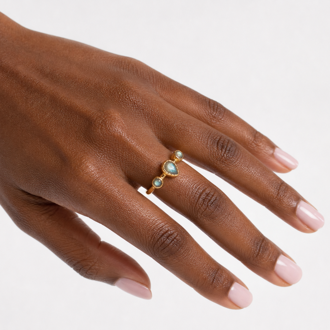 Anillo Gems Baño de Oro Amarillo Labradoritas