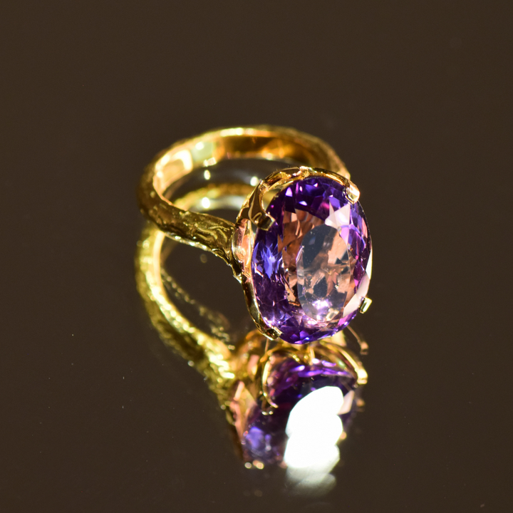 Cocktail Ring Amatista y Oro Amarillo