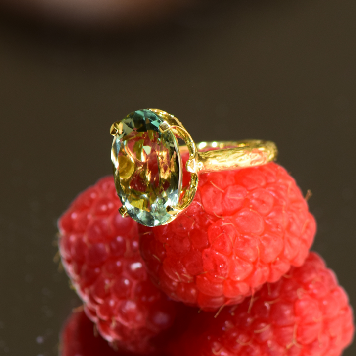 Cocktail Ring Cuarzo Prasiolita y Oro Amarillo