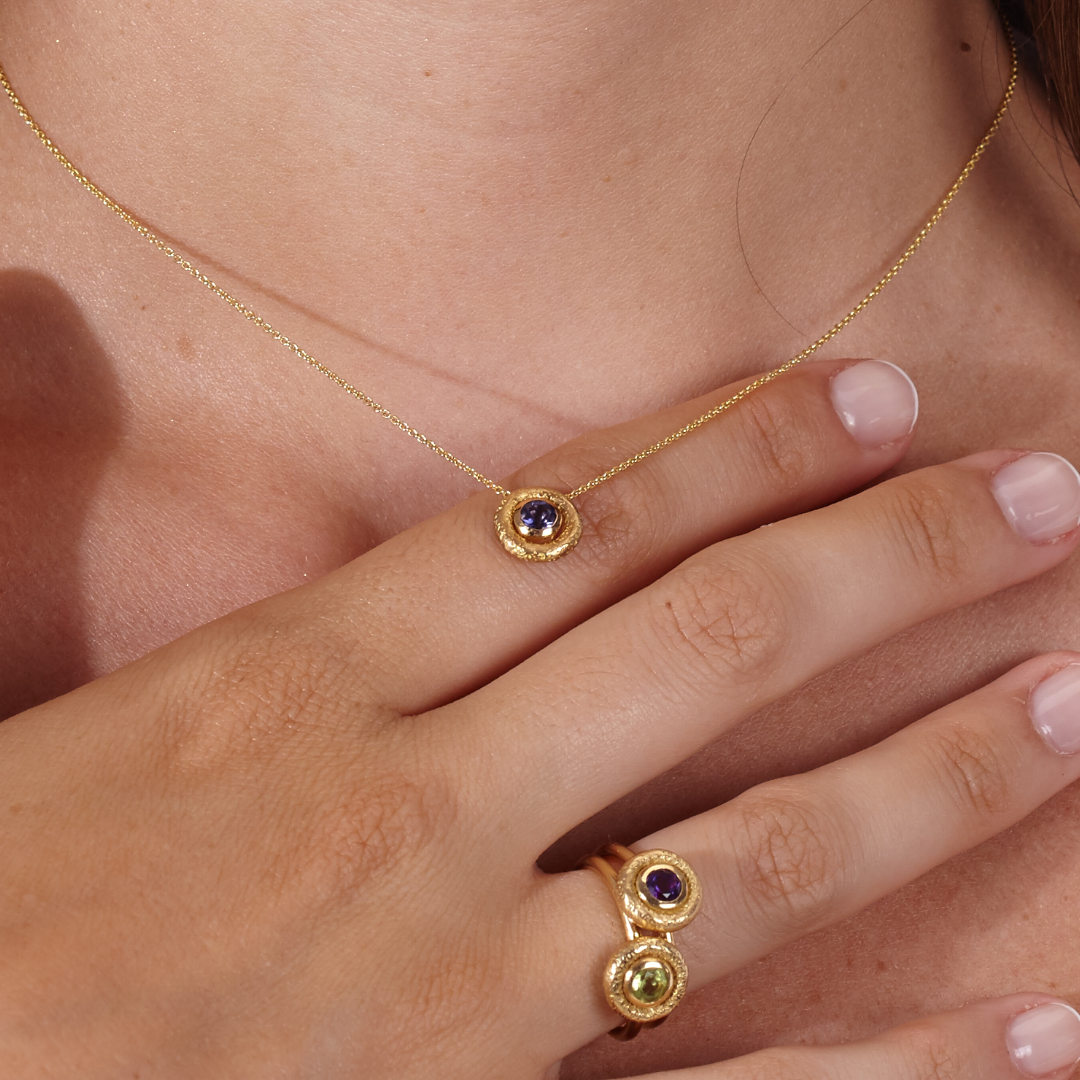 Bubbles Yellow Gold Iolite Pendant