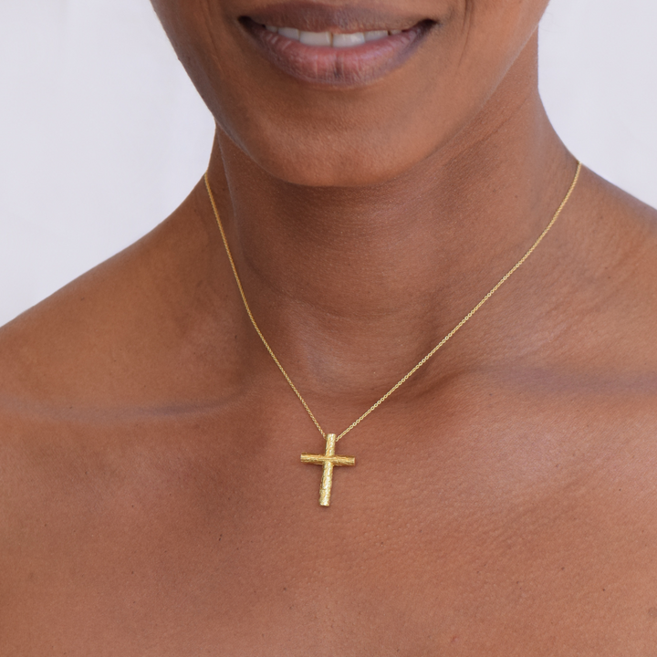 Colgante Cruz Latina Colección Texturas Oro