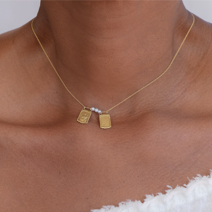 Collar con Escapulario Oro Perlas