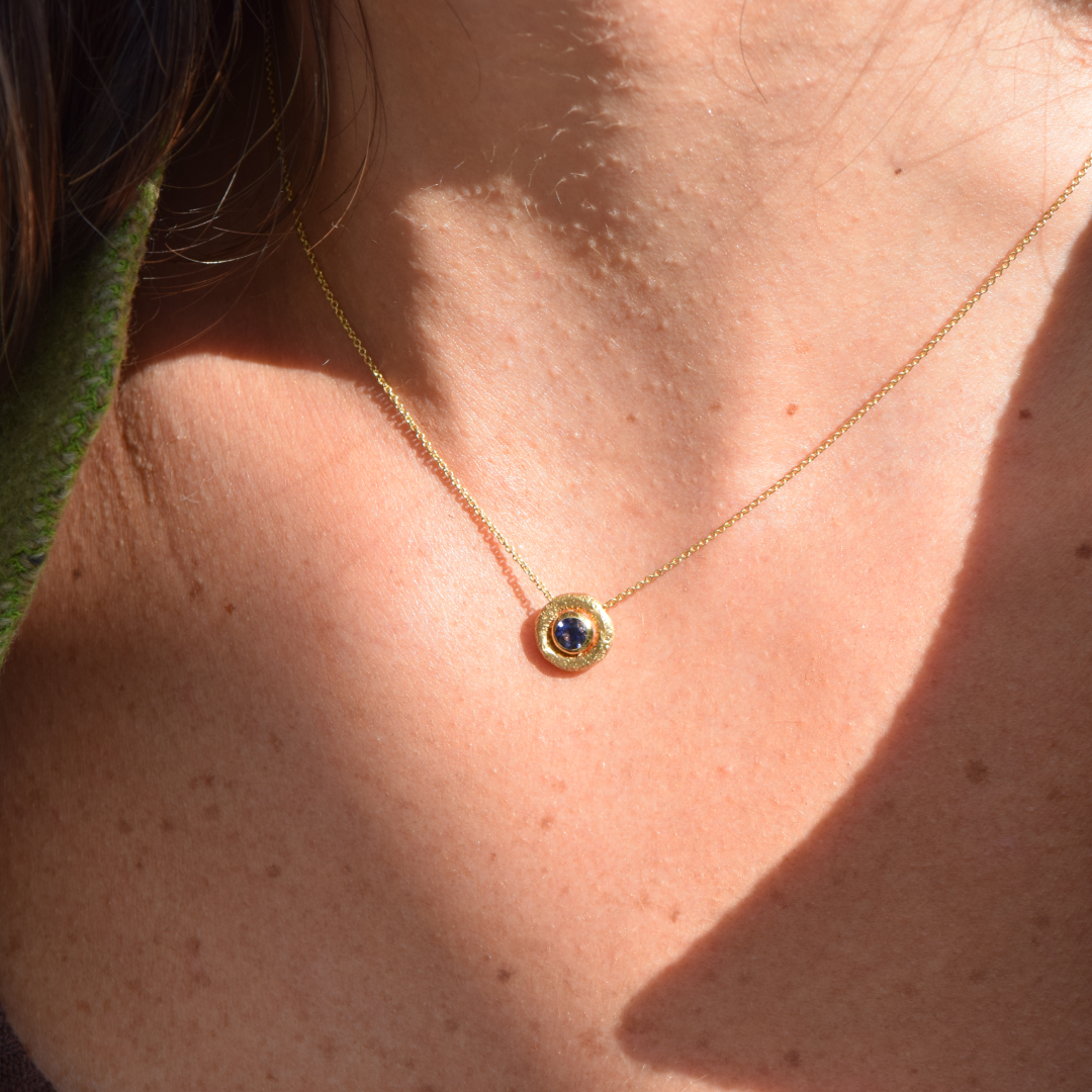 Bubbles Yellow Gold Iolite Pendant