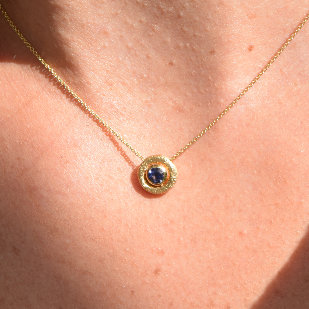 Bubbles Yellow Gold Iolite Pendant