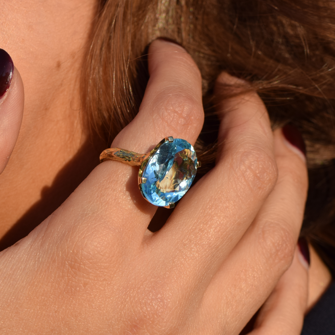 Cocktail Ring Topacio Azul y Oro Amarillo
