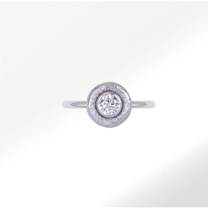 Anillo de la Colección Bubbles de oro blanco de 18 quilates con diamante de 0’25 quilates by Elena Carrera