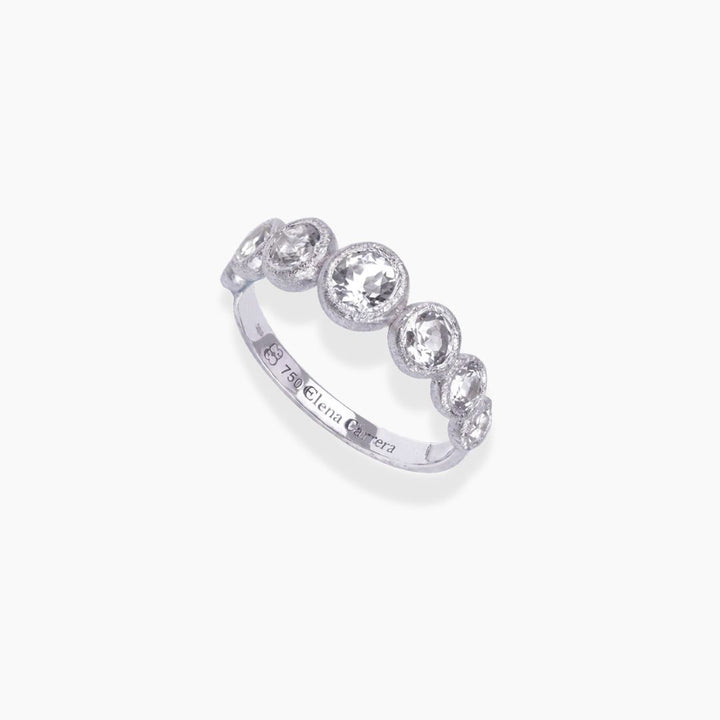 Anillo de compromiso 7 Bubbles en oro blanco 18k con siete diamantes naturales de By Elena Carrera
