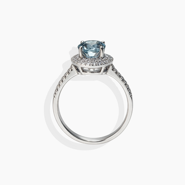 Anillo de compromiso en oro blanco 18k con aguamarina y diamantes naturales de By Elena Carrera