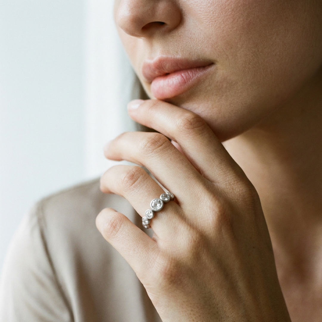 Anillo de diamantes naturales en oro blanco 18k para mujer 9 Bubbles de By Elena Carrera