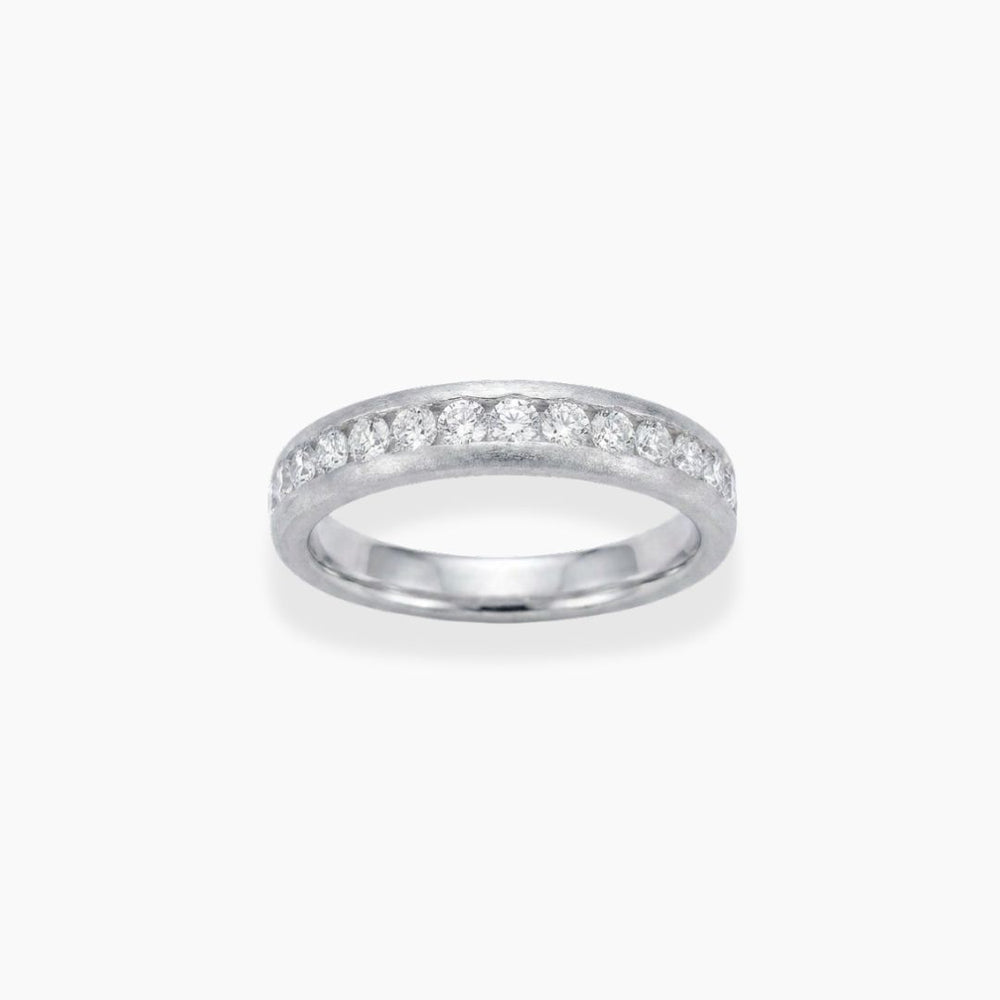 Anillo media alianza en oro blanco 18k con diamantes naturales de By Elena Carrera