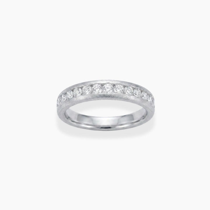 Anillo media alianza en oro blanco 18k con diamantes naturales de By Elena Carrera