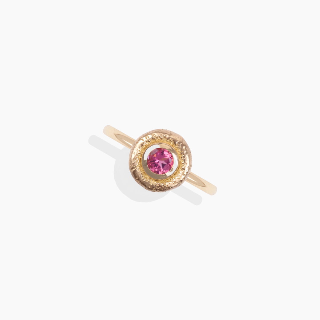Anillo de oro amarillo 18k con turmalina rosa natural Colección Bubbles By Elena Carrera