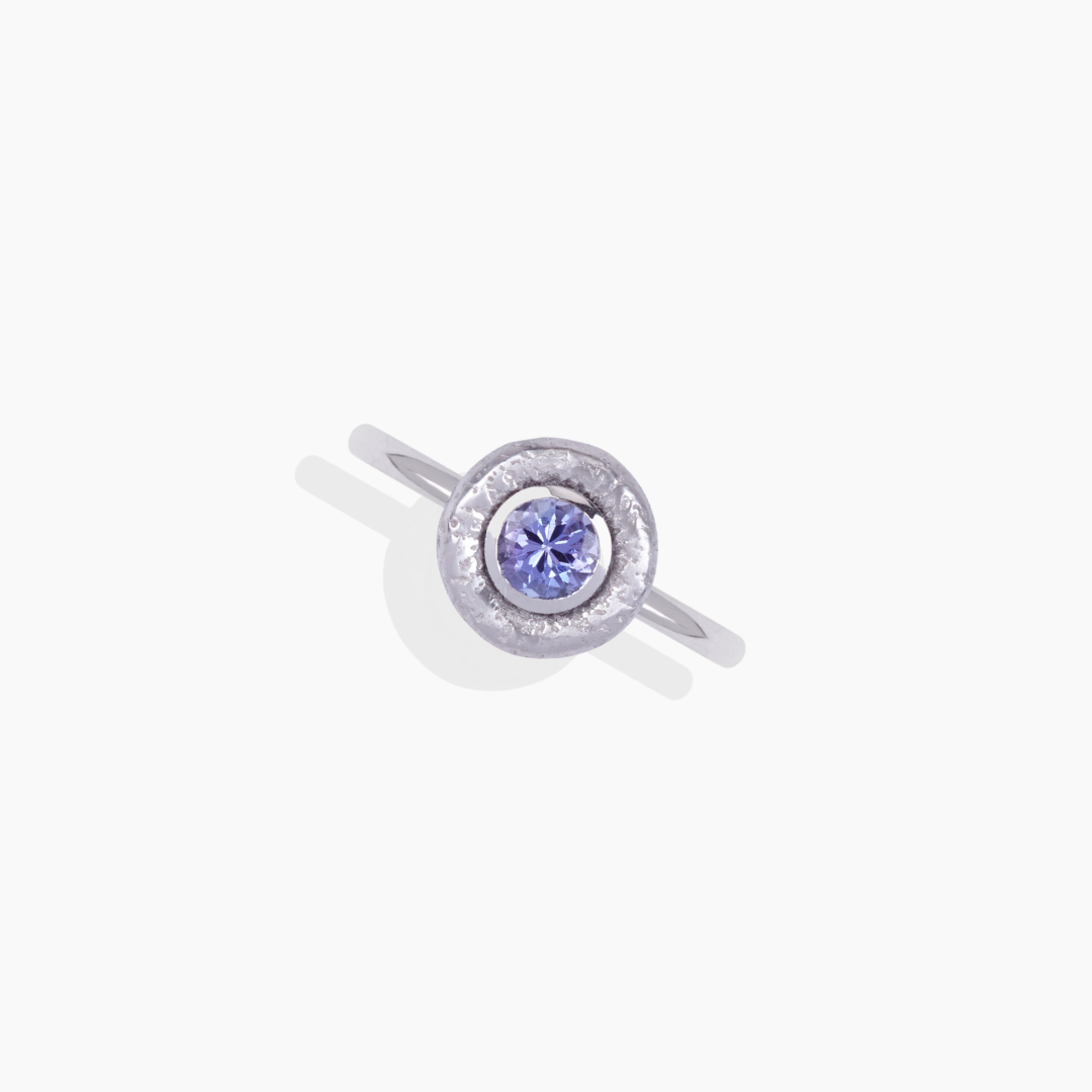 Anillo de oro blanco 18k con tanzanita natural Colección Bubbles By Elena Carrera
