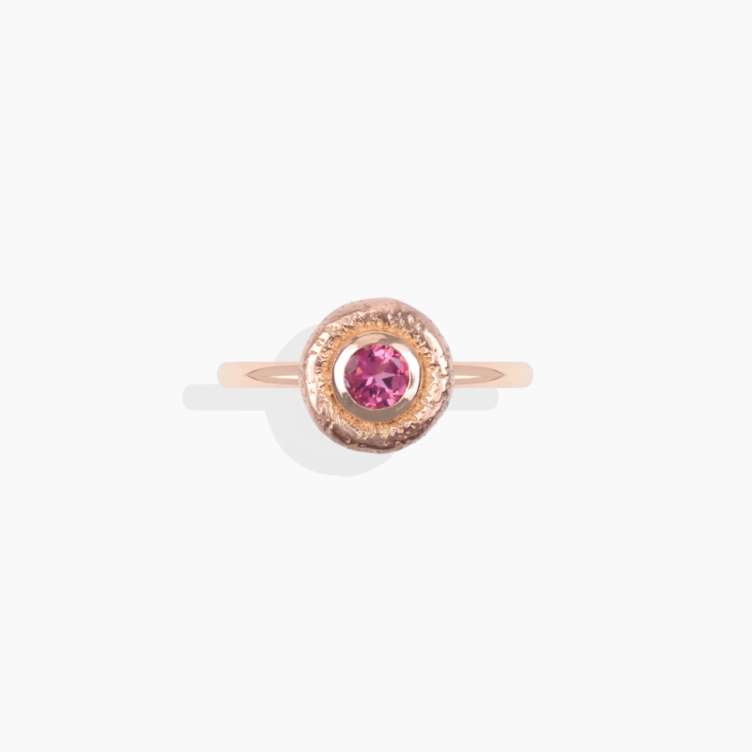 Anillo de oro rosa 18k con zafiro rosa natural de la colección Bubbles de Elena Carrera