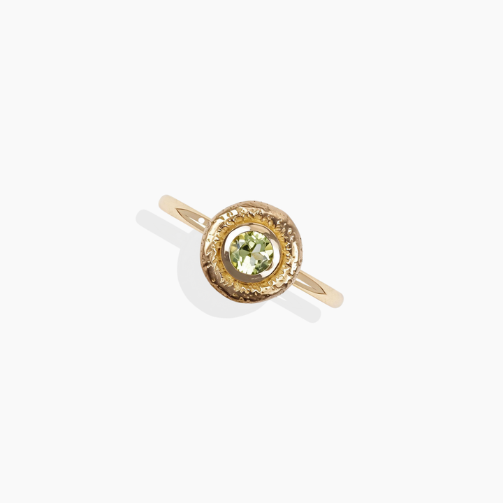 Anillo de oro amarillo 18k con peridoto natural — Colección Bubbles | By Elena Carrera