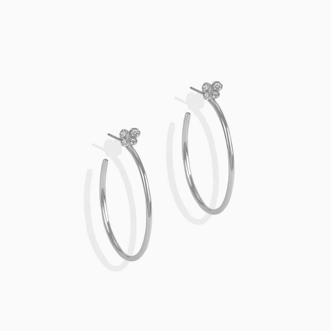 Aros Mariposa 30 mm de By Elena Carrera en oro blanco 18k con diamantes naturales engastados en pavé