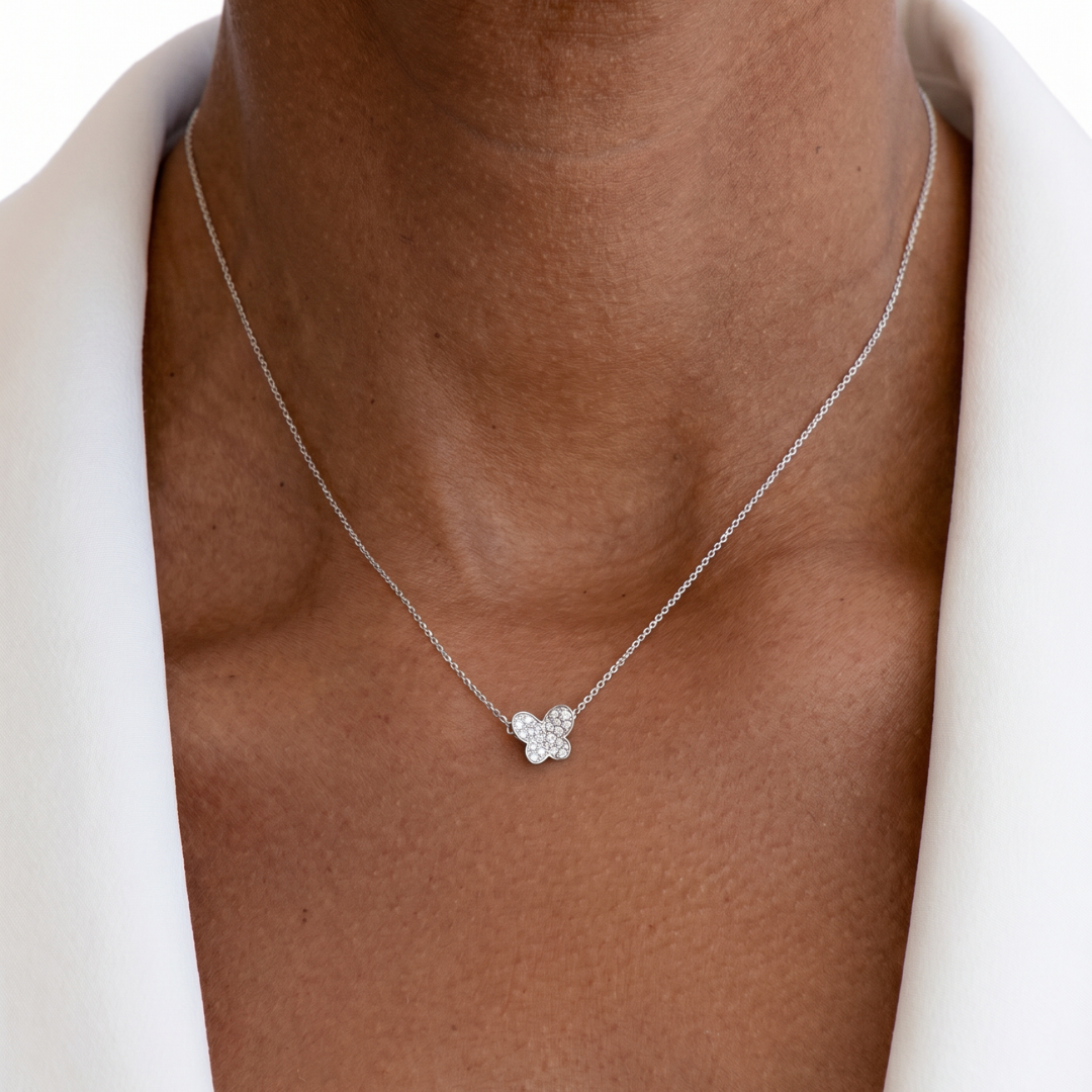 Collar Mariposa Diamantes Mediano — Collar de oro blanco 18k con diamantes