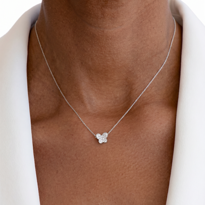 Collar Mariposa Diamantes Mediano — Collar de oro blanco 18k con diamantes