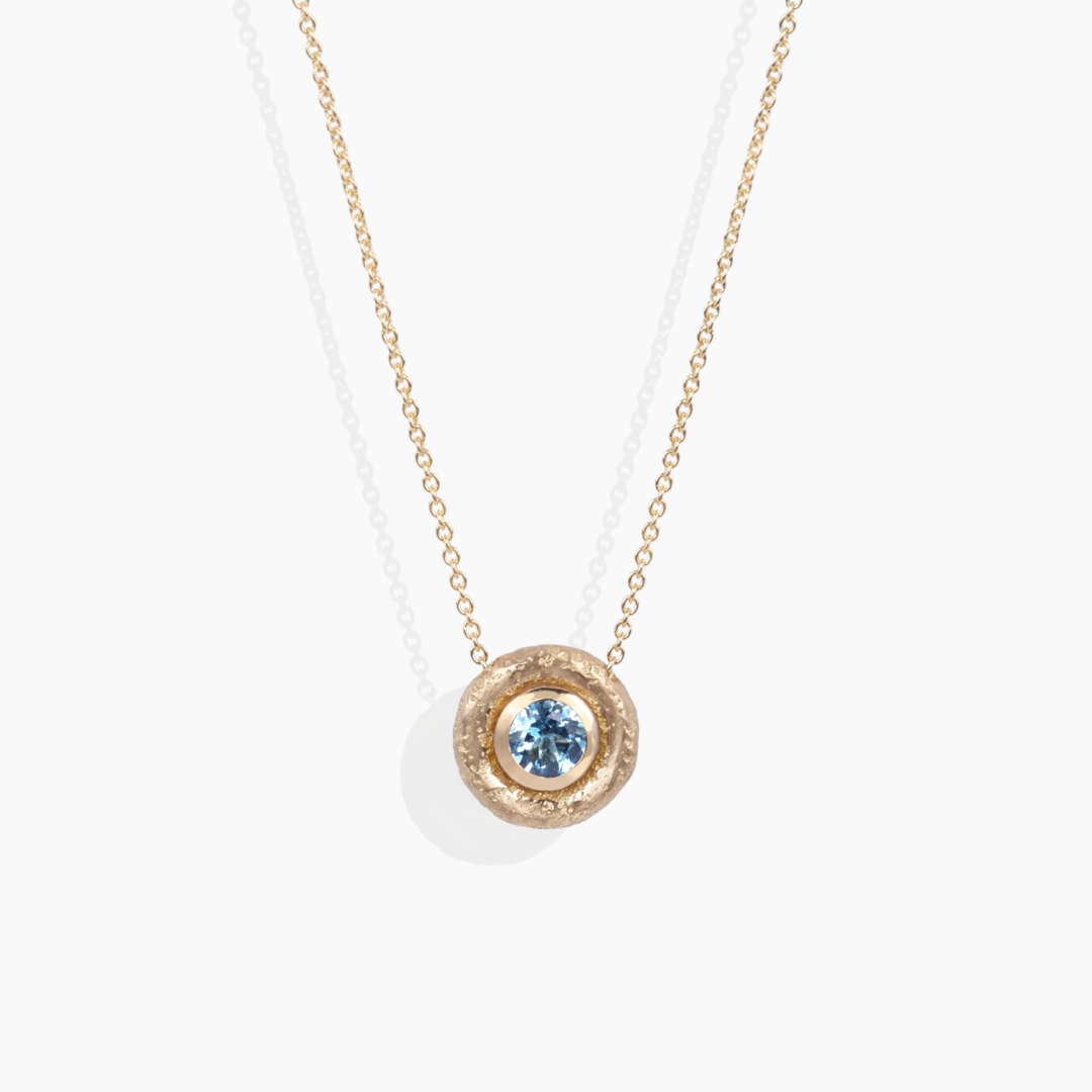 Collar de topacio azul natural en oro amarillo 18k de la colección Bubbles