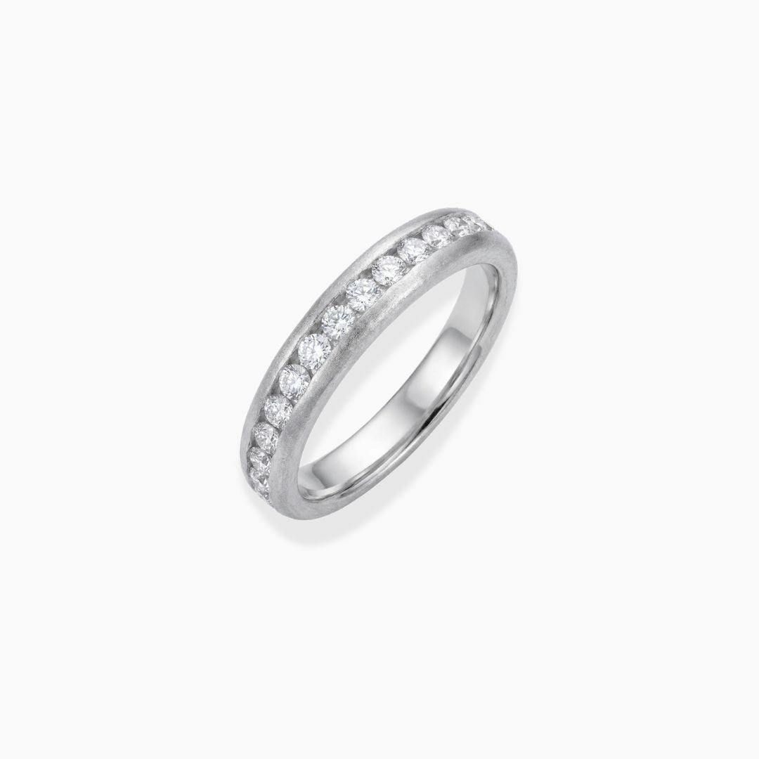 Media alianza de diamantes en oro blanco 18k New Classic de By Elena Carrera