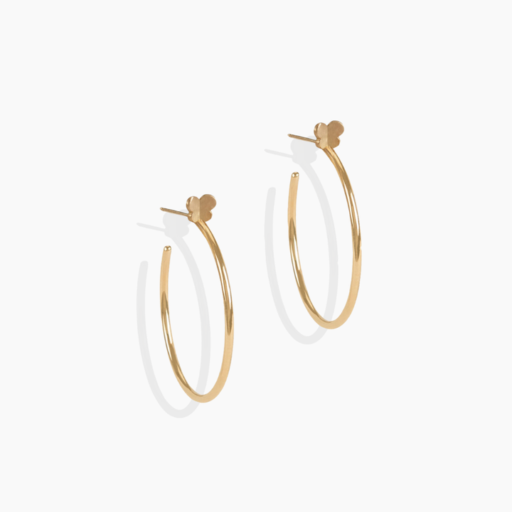Pendientes de aro en oro amarillo 18k con mariposa de la colección Hoops