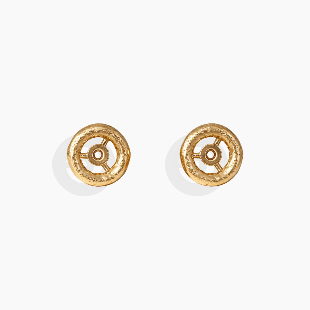 Accesorio de pendientes realizados en oro amarillo 18k de By Elena Carrera
