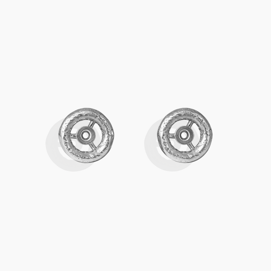Accesorio de pendientes realizados en oro blanco 18k de By Elena Carrera