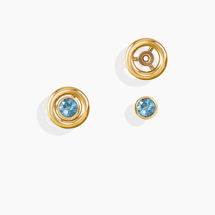 Pendientes de topacio azul y oro amarillo 18k con accesorio de oro amarillo 18k acabado brillo de By Elena Carrera