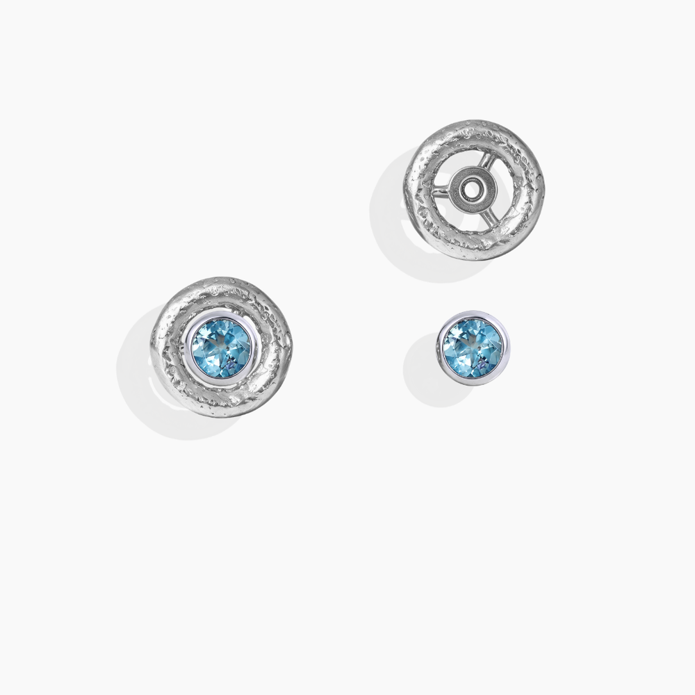 Pendientes topacio azul y oro blanco 18k con accesorio de oro blanco 18k de By Elena Carrera