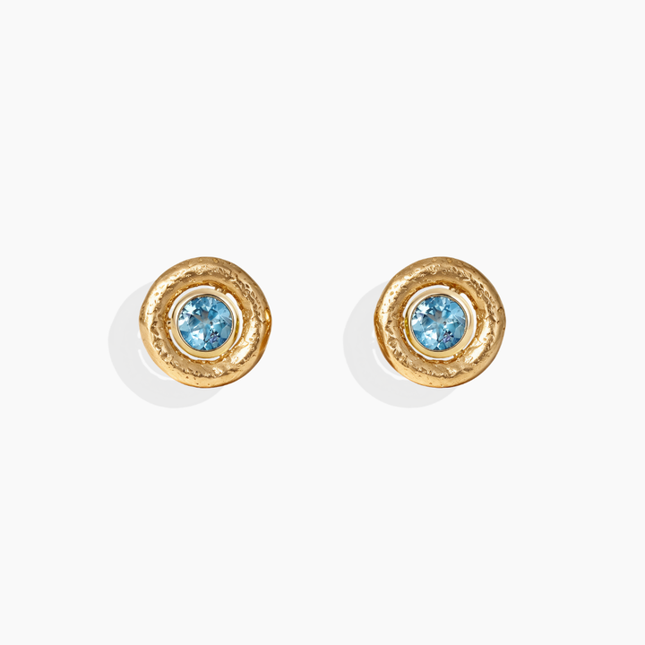 Pendientes de topacio azul y oro amarillo 18k y accesorio de oro amarillo 18k de By Elena Carrera