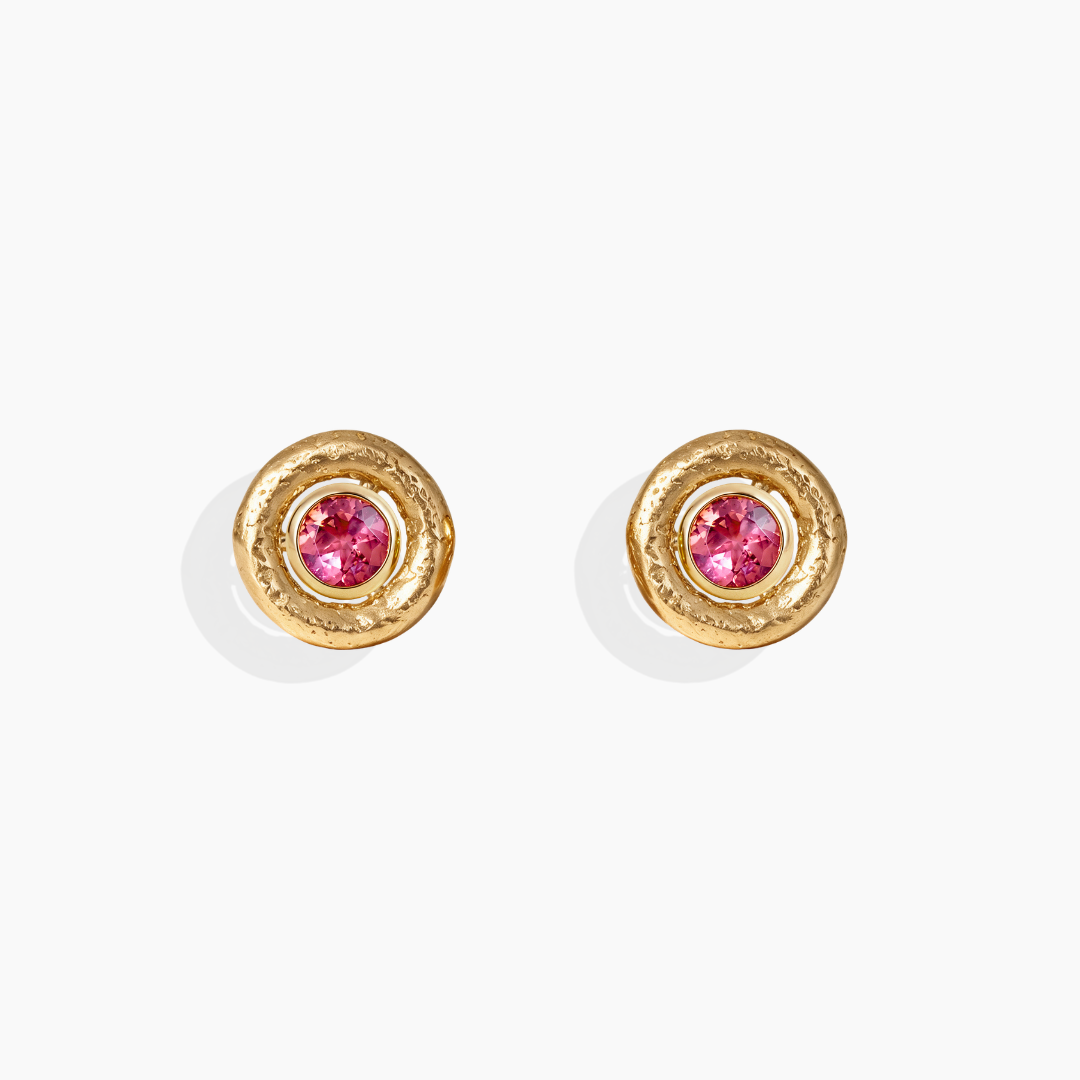Pendientes de turmalina rosa y oro amarillo 18k con accesorio de oro amarillo 18k de By Elena Carrera
