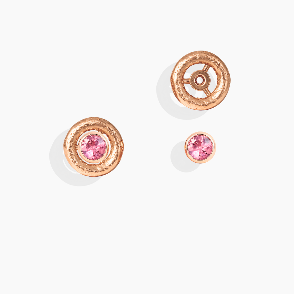 Pendientes de zafiro rosa y oro rosa 18k con accesorio de oro rosa 18k de By Elena Carrera