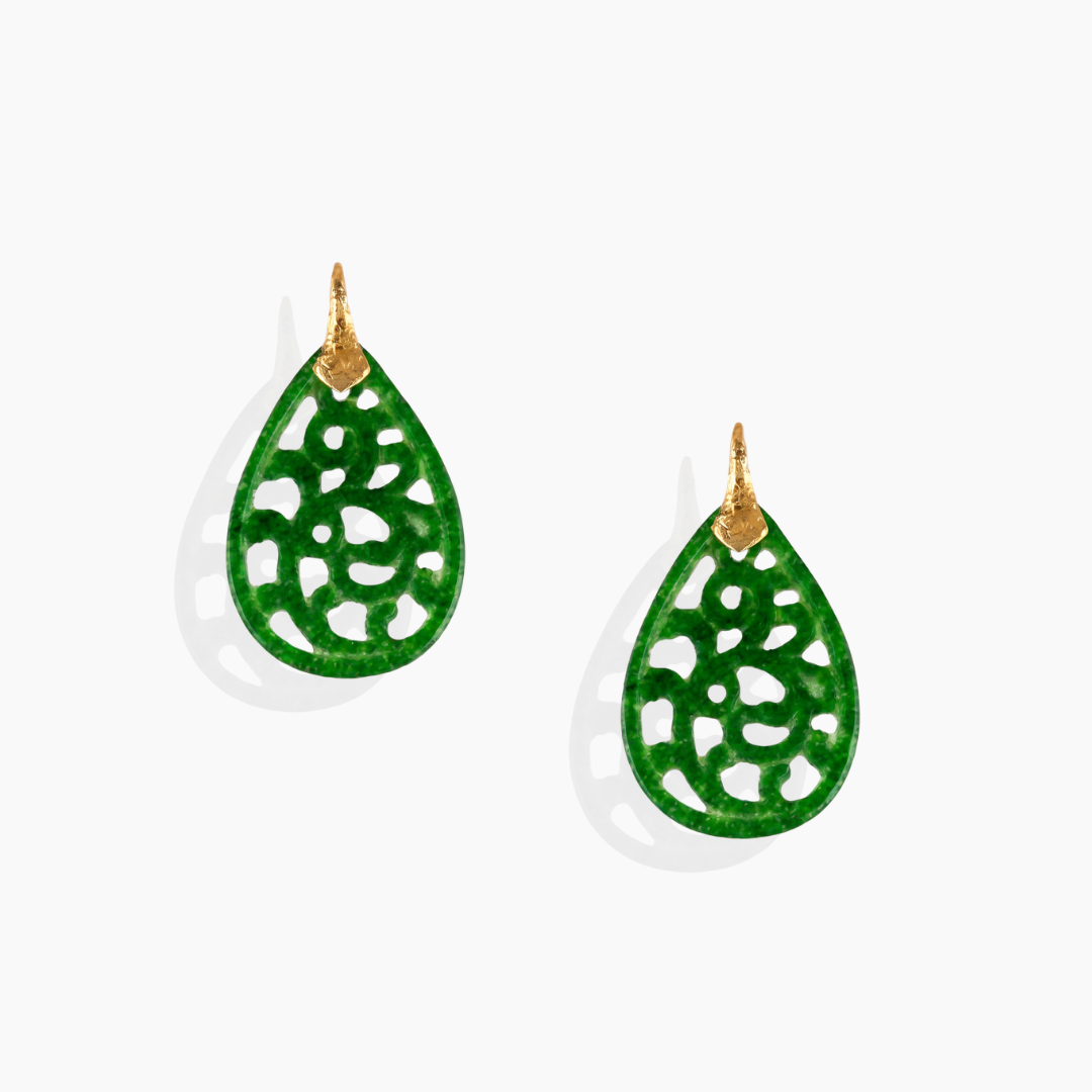 Pendientes de jade natural tallado en celosía con oro amarillo 18k
