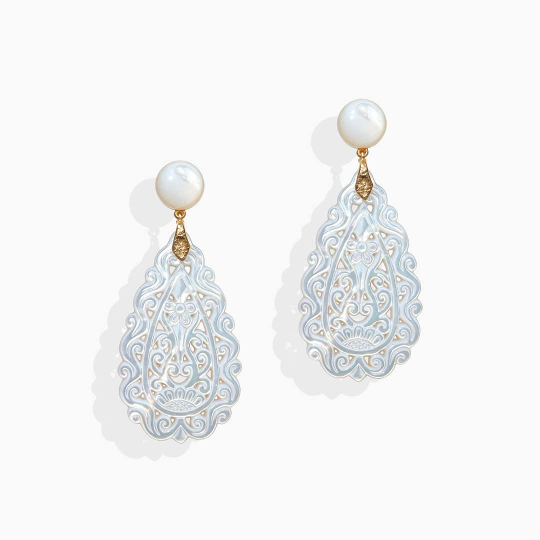 Pendientes desmontables de madreperla natural en oro amarillo 18k de By Elena Carrera