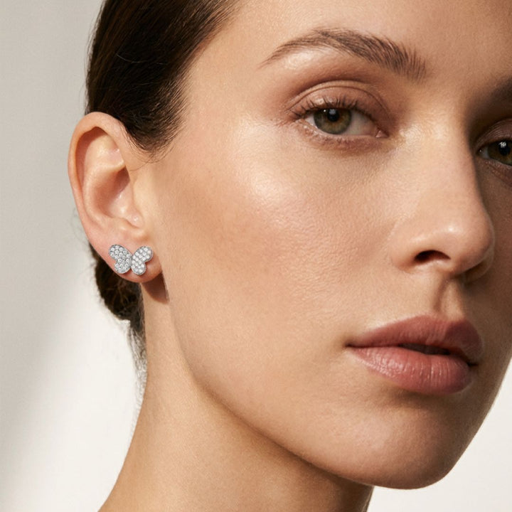 Pendientes Mariposas Medianas – Oro Blanco 18k y Diamantes