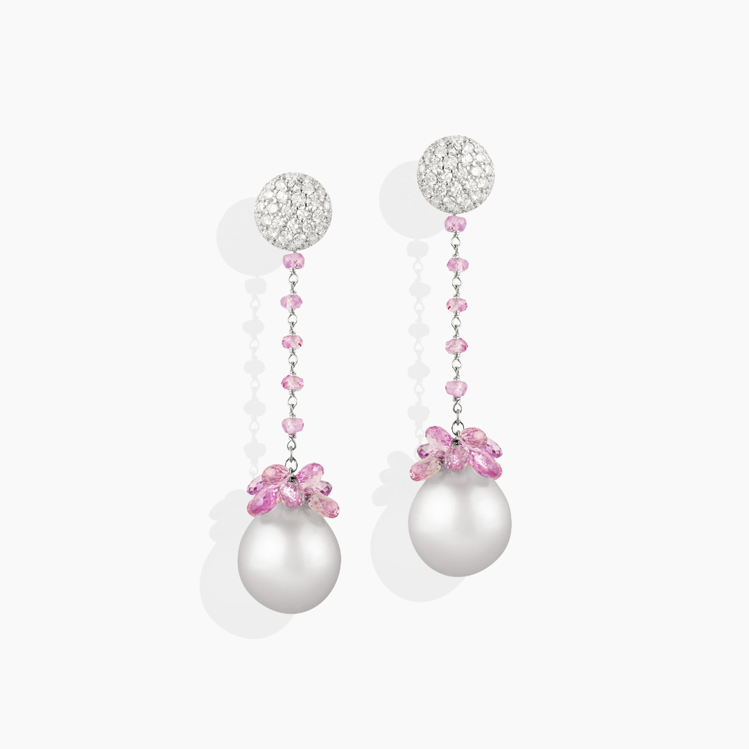 Pendientes con perlas australianas, zafiros rosas y diamantes blancos en oro blanco 18k de By Elena Carrera