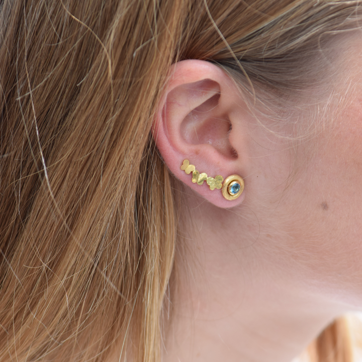 Ear stack con Pendientes Trepadores Mariposa de By Elena Carrera en oro amarillo 18k